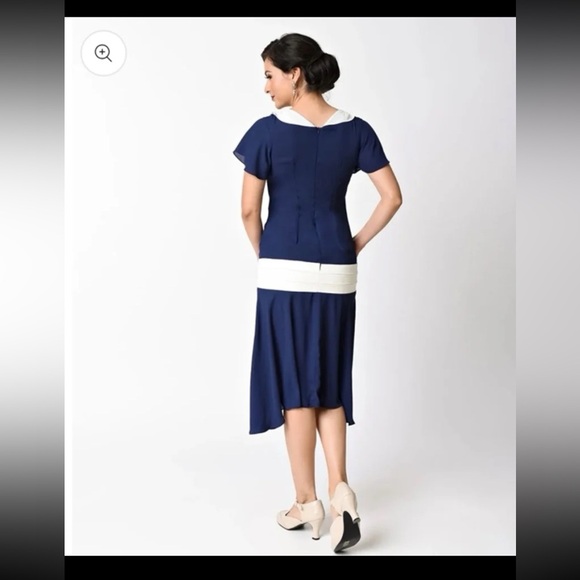 Unique Vintage 1920s Burgundy & Pink Wilshire Flapper Day Dress
Medium (6-8) - Picture 4 of 12